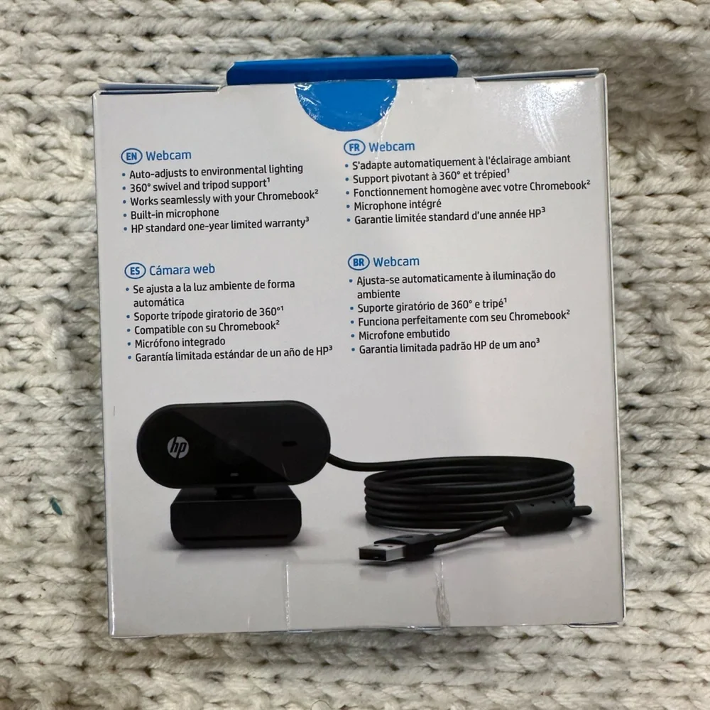 HP 320 FHD Webcam in Black and Silver Packaging